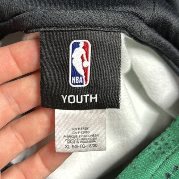 NBA Milwaukee Bucks Fear The Deer Hooded Sweatshirt Size XL Youth - Picture 7 of 10